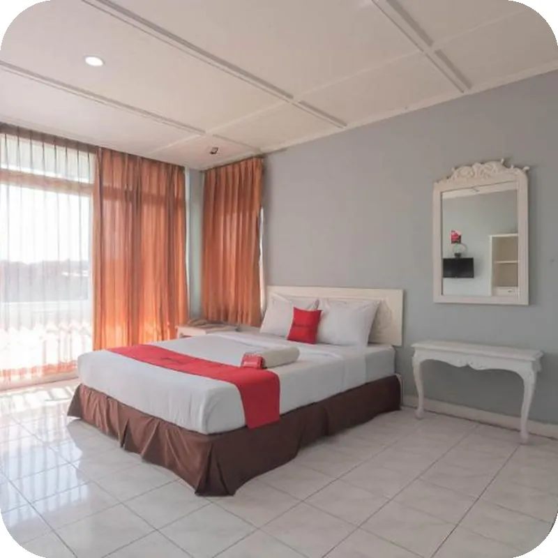 RedDoorz near Farm House 4 Hotel room image