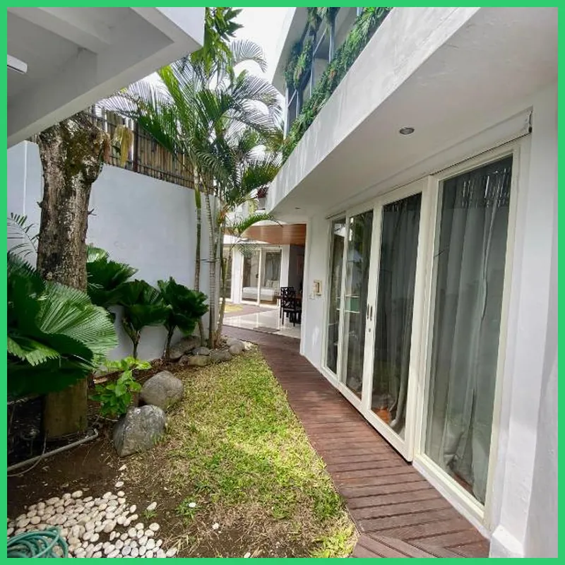Mila's Villa Hotel image