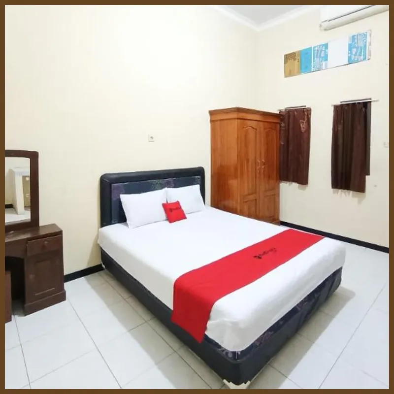 RedDoorz @ Ratu Homestay Syariah Near Lippo Mall Banyuwangi Hotel room image