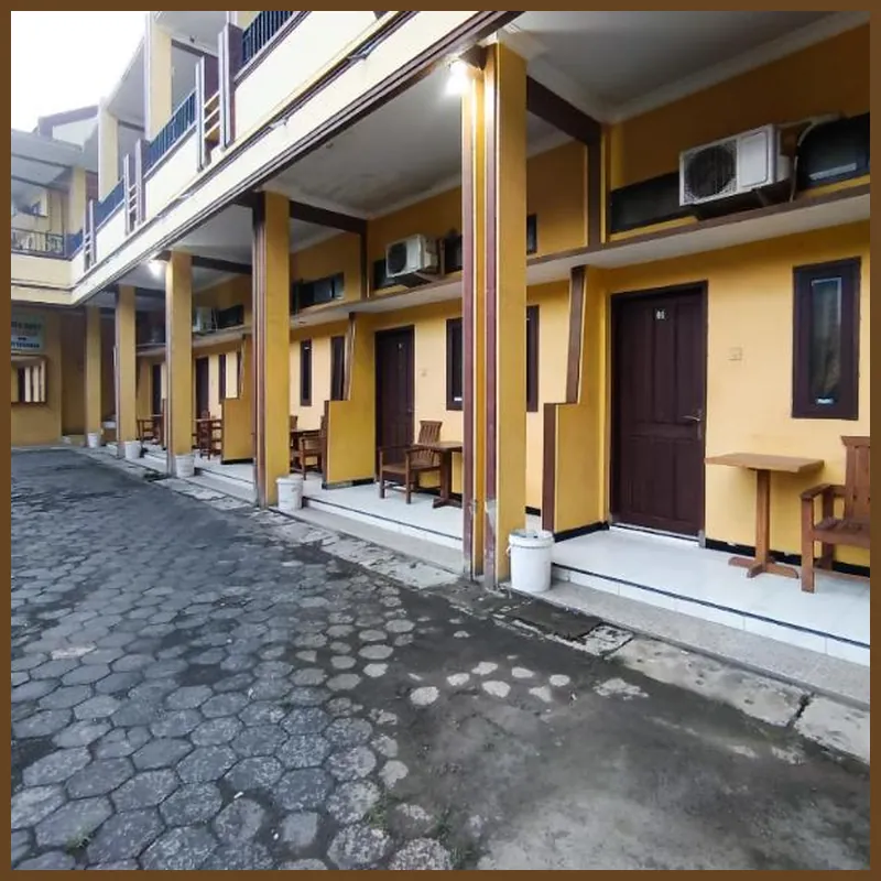 RedDoorz @ Ratu Homestay Syariah Near Lippo Mall Banyuwangi Hotel image