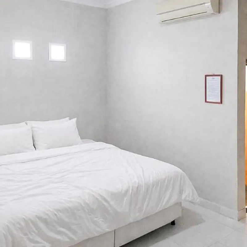 Pilot Guesthouse Tasikmalaya Mitra RedDoorz Hotel room image