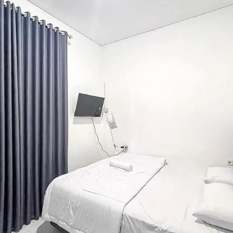 Pilot Guesthouse Tasikmalaya Mitra RedDoorz Hotel room image