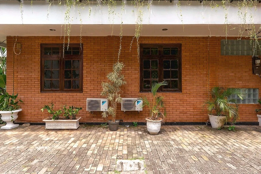 Bagian dalam kamar Dekuningan House