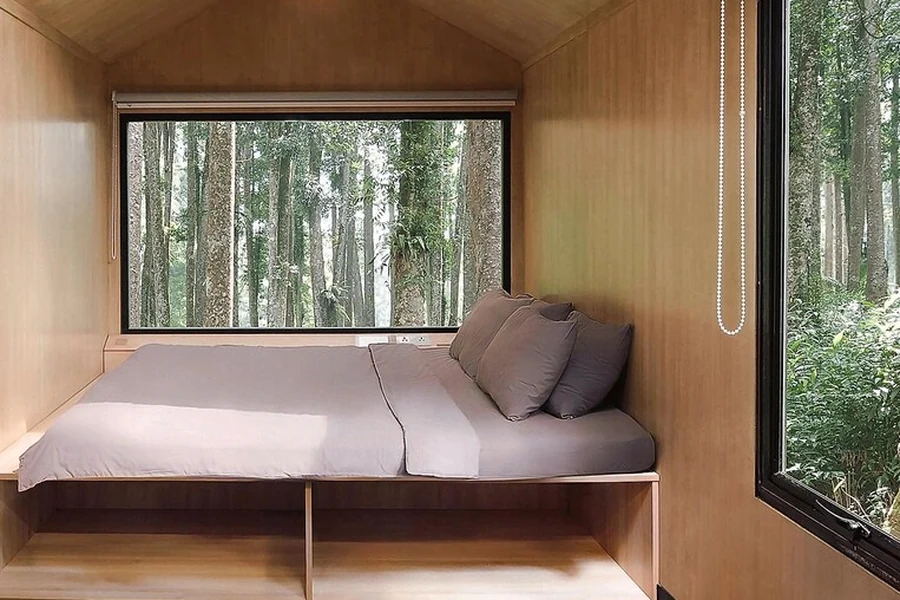 Bagian dalam kamar Bobocabin Baturraden, Purwokerto