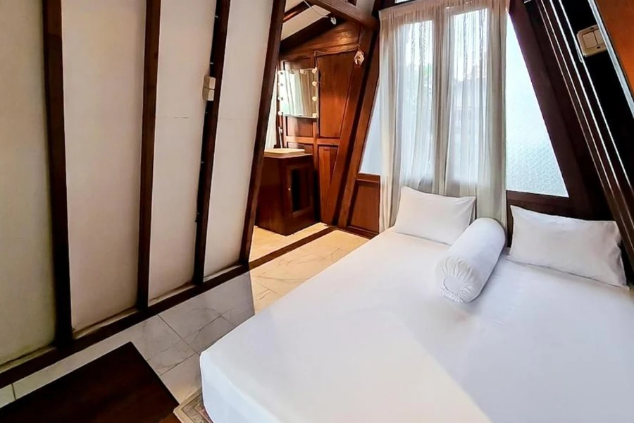 Kamar Kika Pool Villa Purwokerto by The Lavana