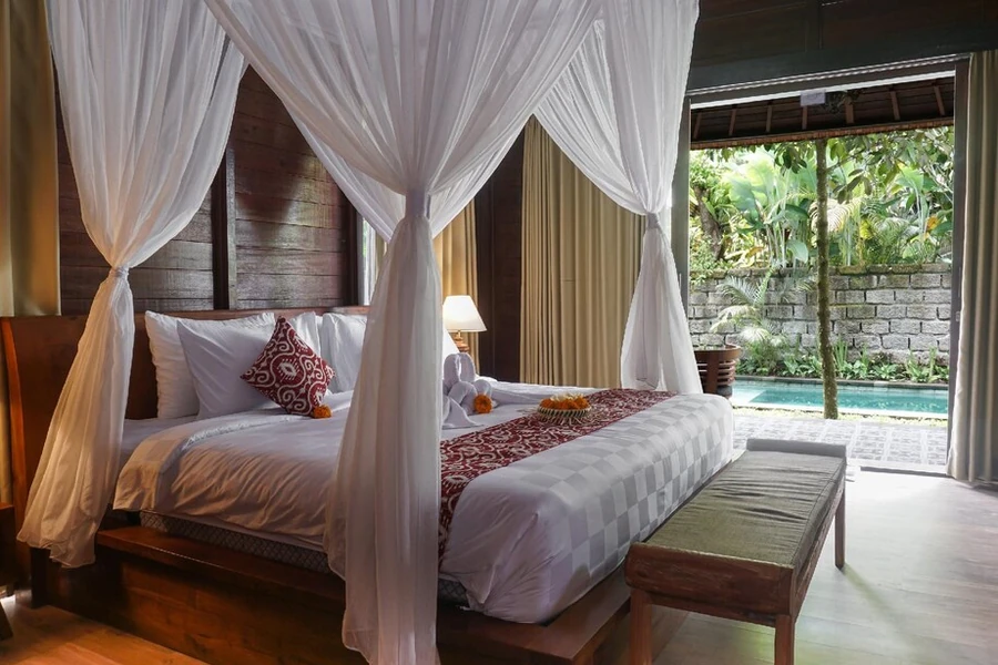 Bagian dalam kamar Uma Linggah Resort by Puri Signatures