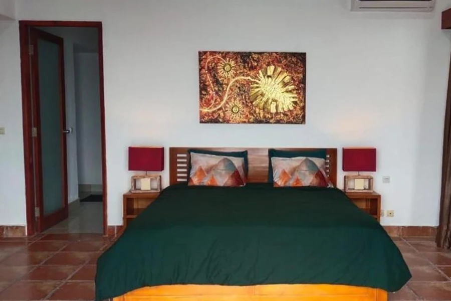 Bagian dalam kamar Alma Sunset Luxury Villas Lombok