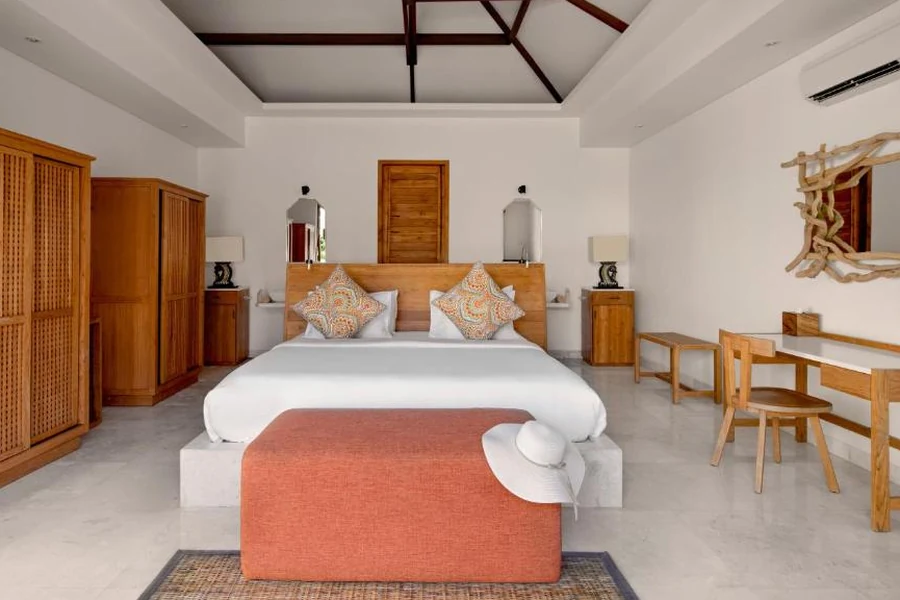 Bagian dalam kamar Kokomo Resort Gili Gede