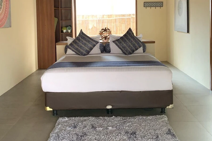 Bagian dalam kamar The Club Villas Lombok